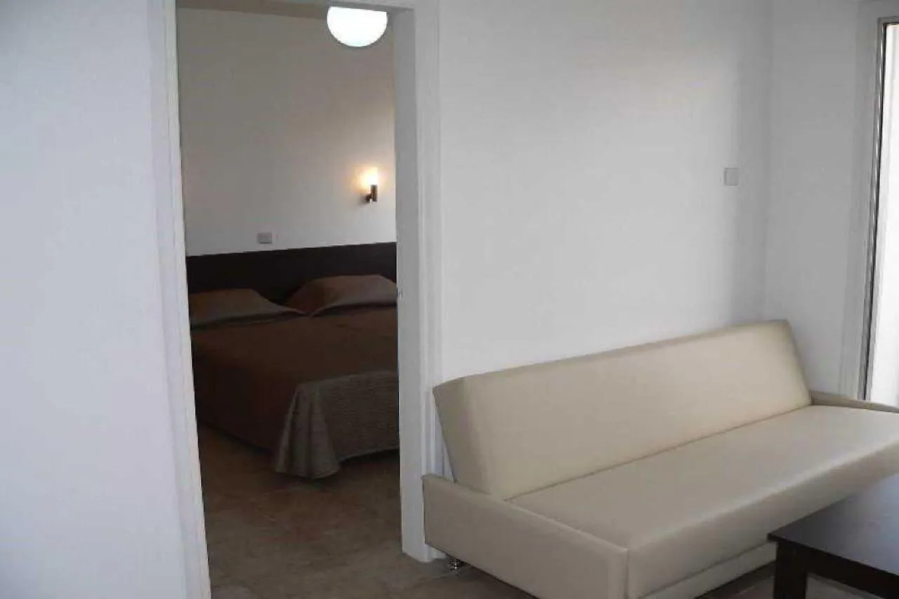 *** Hotel apartamentowy Costantiana Beach Hotel Apartments Larnaca Cypr