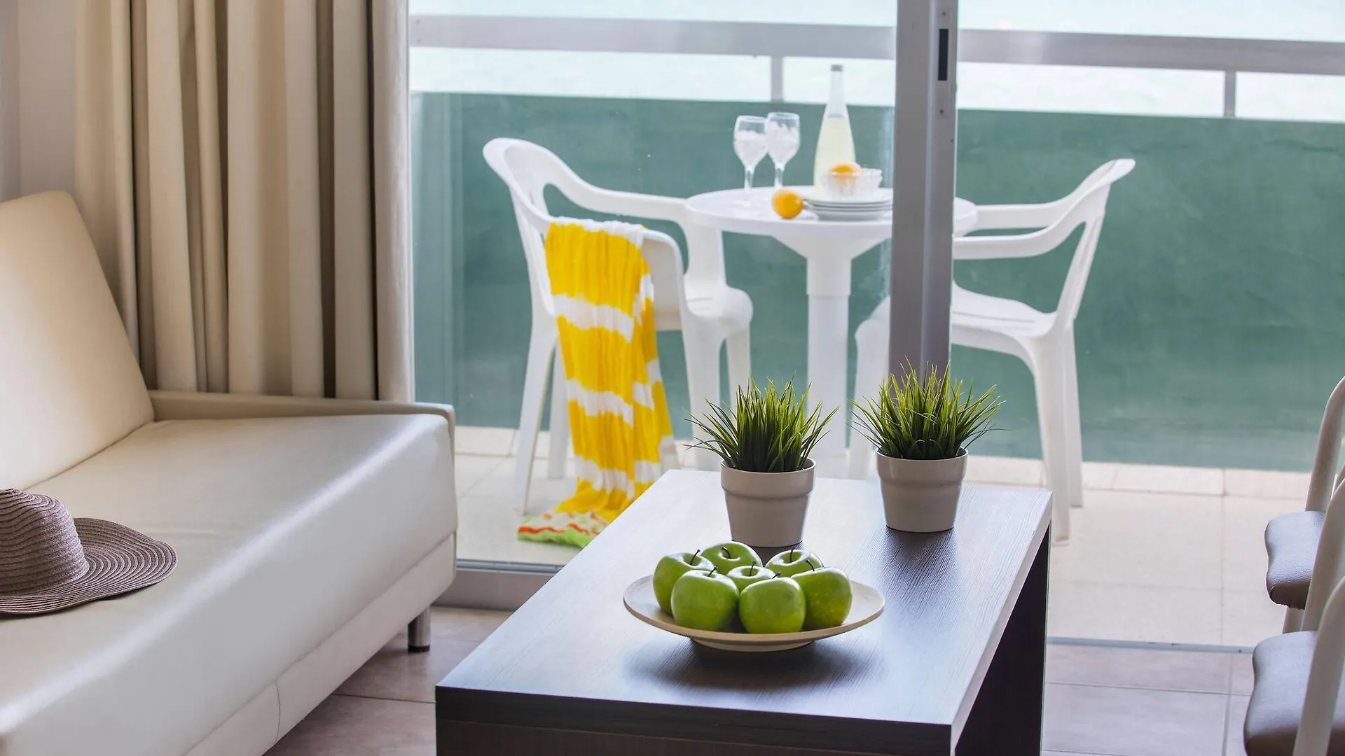 Costantiana Beach Hotel Apartments Larnaca