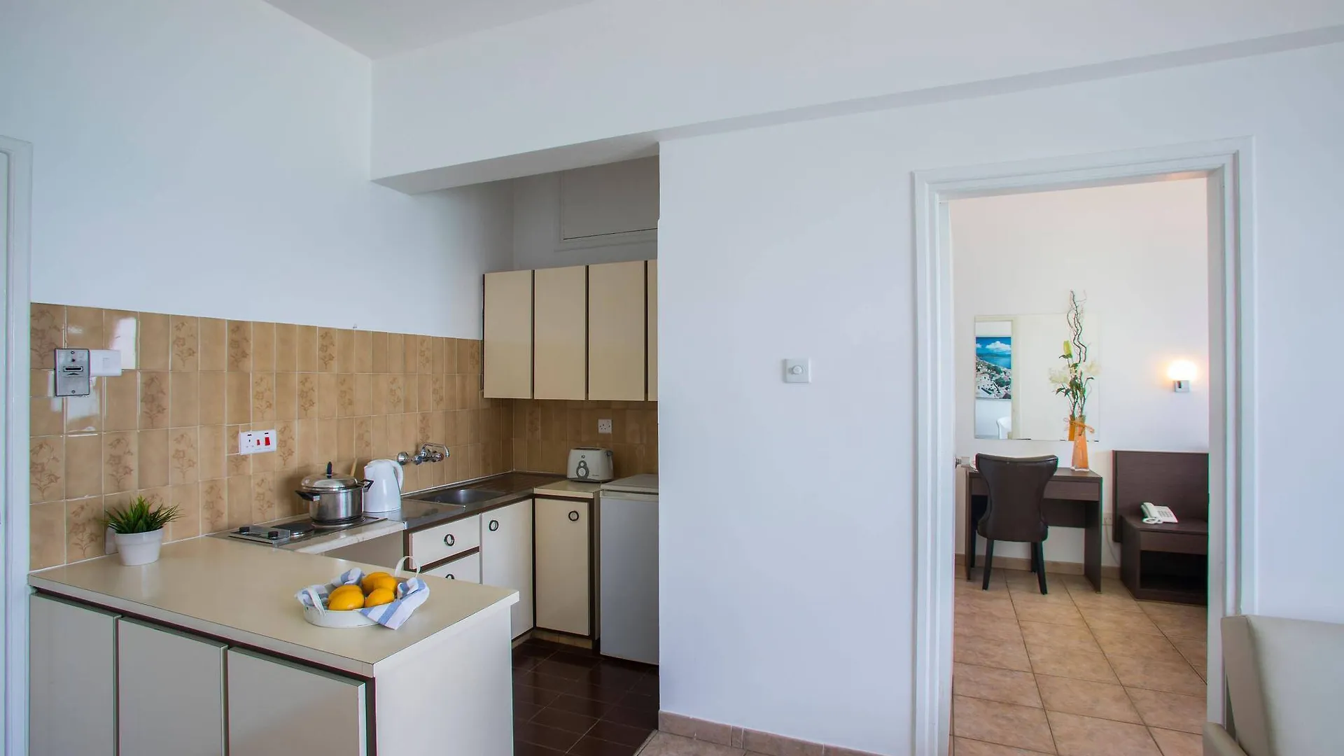 לרנקה Costantiana Beach Hotel Apartments קפריסין